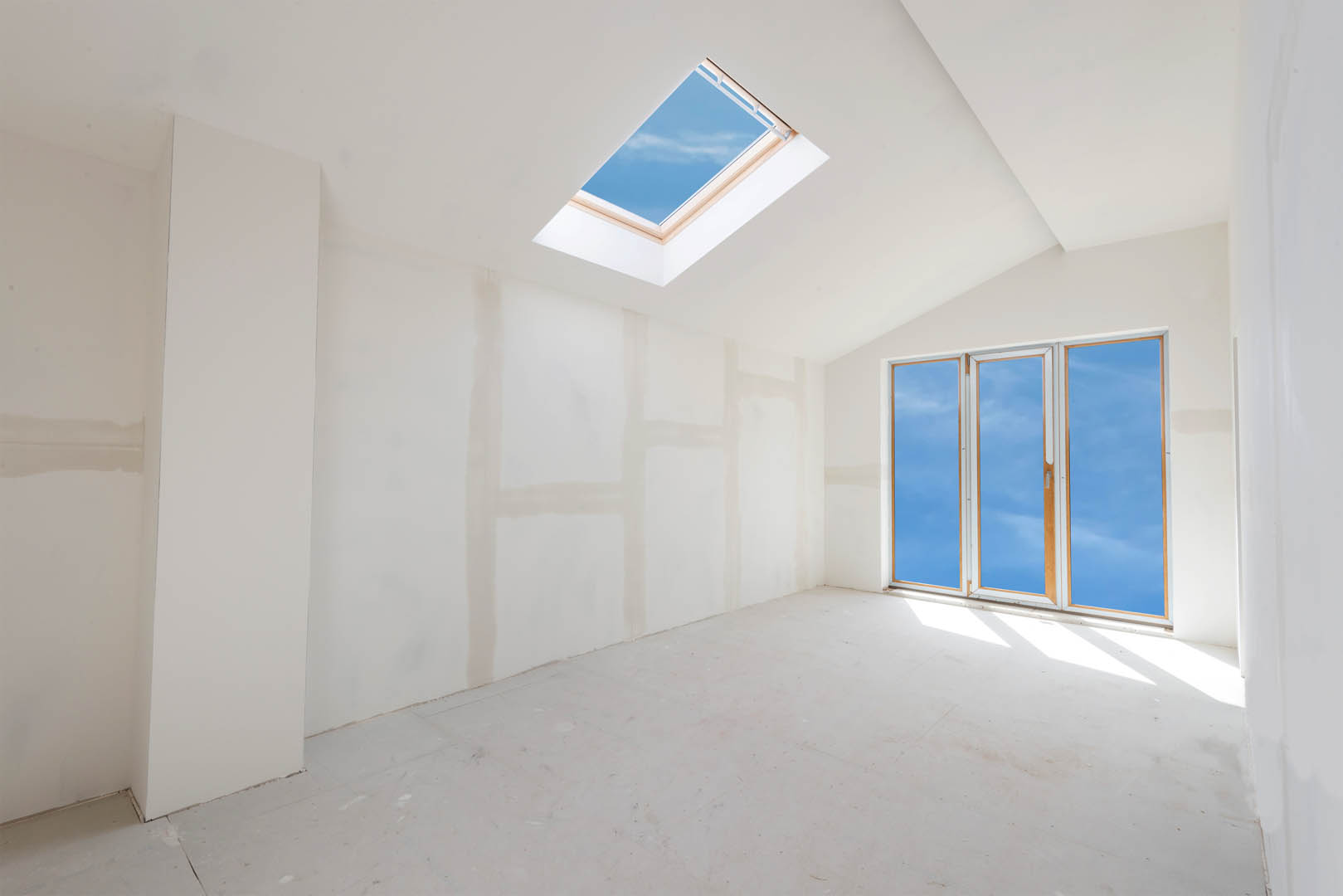 A room with a skylight and windows in it